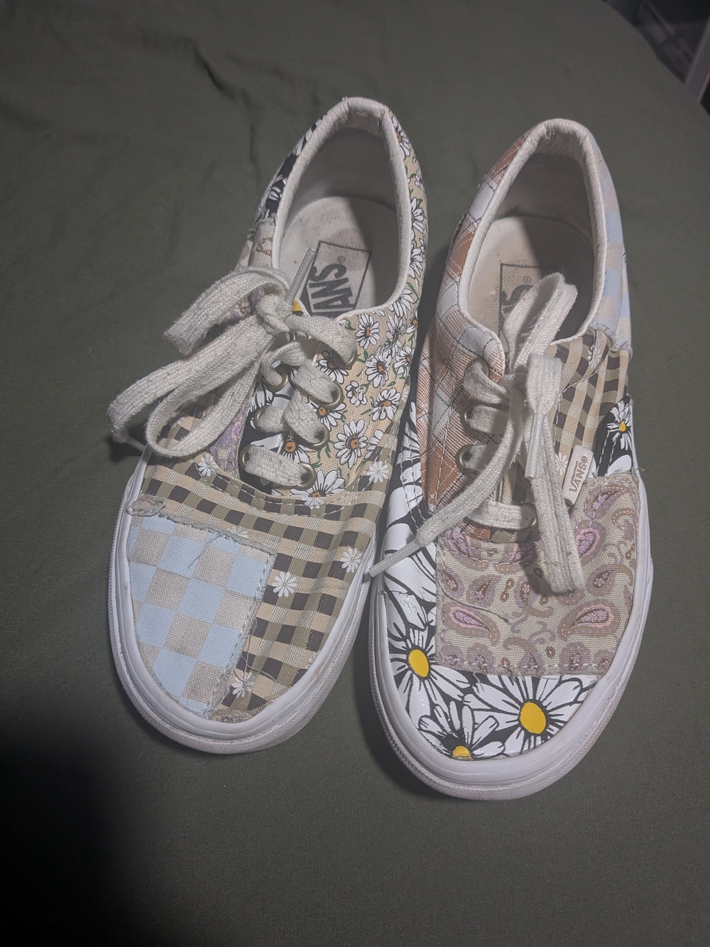 VANS Patchwork Daisy Low Skate Casual Shoes Womens Size 7.0 in GUC